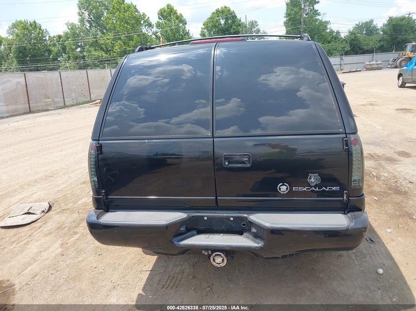 2000 Cadillac Escalade Standard VIN: 1GYEK63R4YR200782 Lot: 42826338