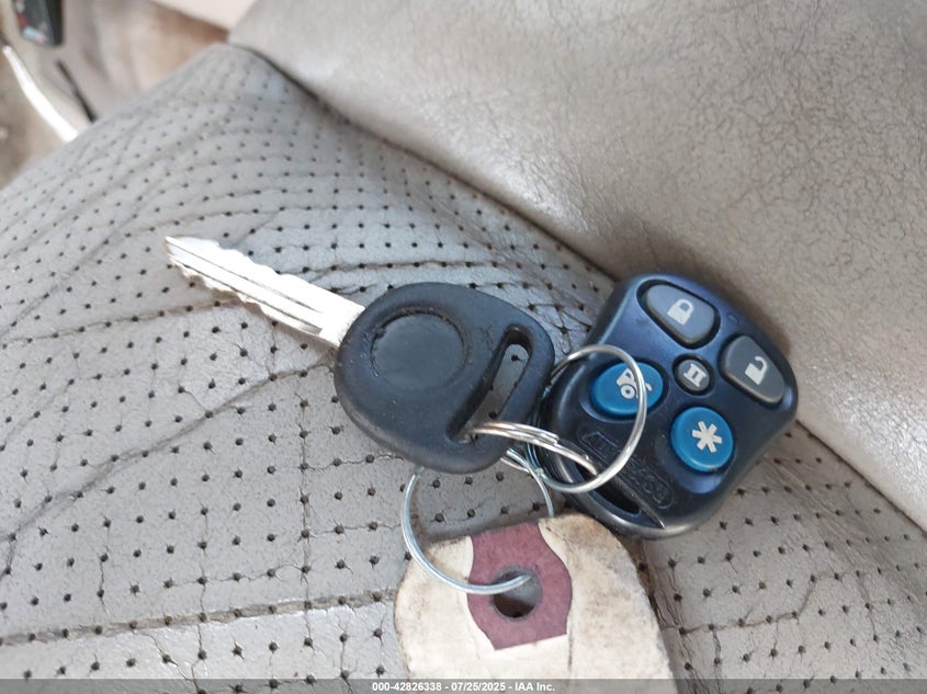 2000 Cadillac Escalade Standard VIN: 1GYEK63R4YR200782 Lot: 42826338