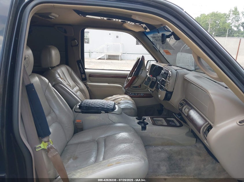 2000 Cadillac Escalade Standard VIN: 1GYEK63R4YR200782 Lot: 42826338