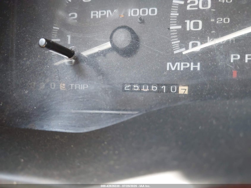 2000 Cadillac Escalade Standard VIN: 1GYEK63R4YR200782 Lot: 42826338