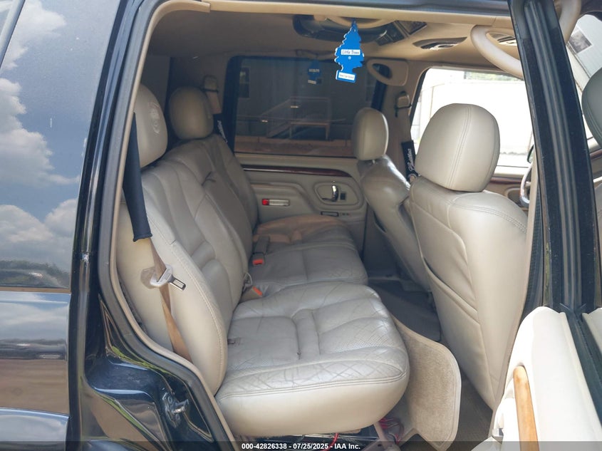 2000 Cadillac Escalade Standard VIN: 1GYEK63R4YR200782 Lot: 42826338