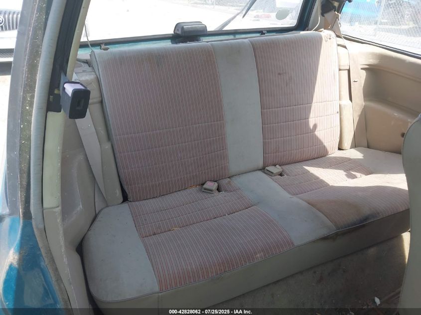 1993 Ford Festiva Gl VIN: KNJPT06H5P6137202 Lot: 42828062