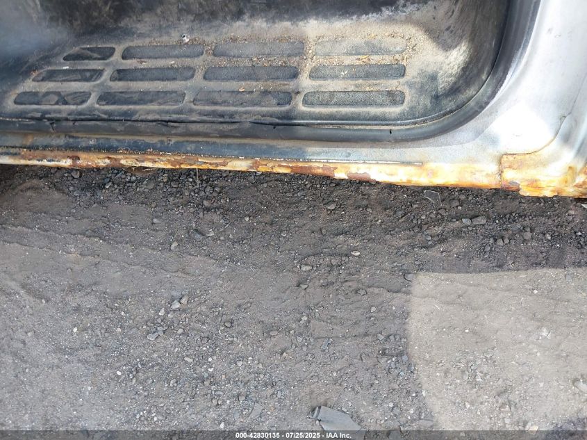 2005 Chevrolet Express VIN: 1GCEG15X051136384 Lot: 42830135