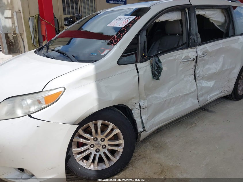 2017 TOYOTA SIENNA XLE 8 PASSENGER - 5TDYZ3DC7HS876605