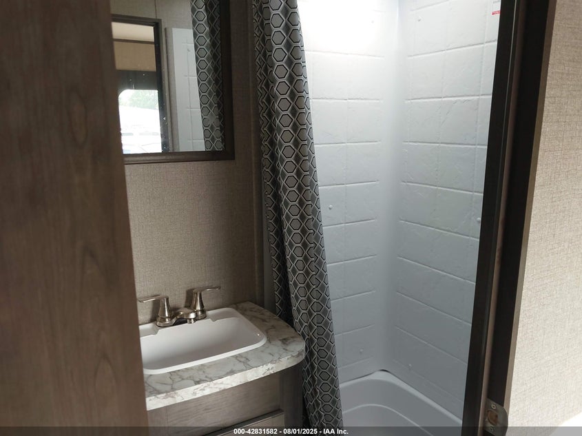 1UJBJ0BL4L17Z0348 2020   photo no. 13
