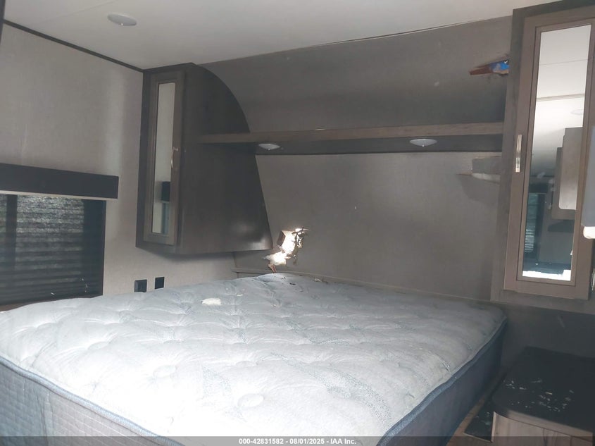 1UJBJ0BL4L17Z0348 2020   photo no. 5