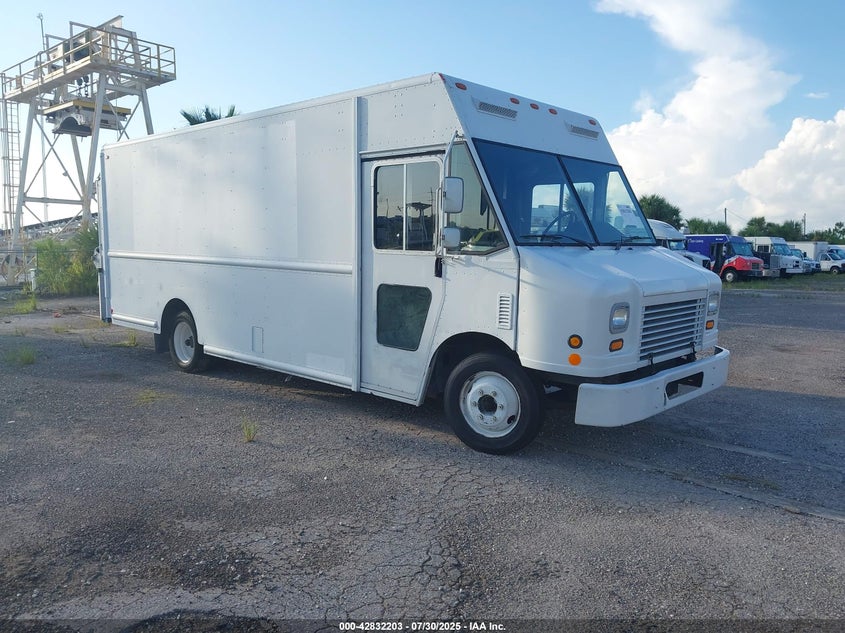 4UZAANDU2BCBE7900 2011 Freightliner Chassis M Line Walk-In Van auction photo 1