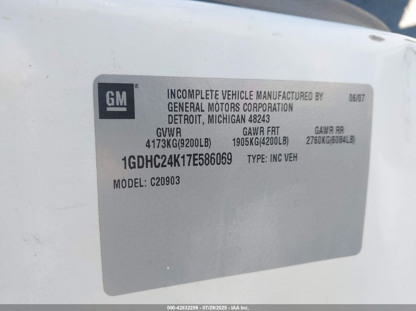 2007 GMC Sierra 2500Hd Work Truck VIN: 1GDHC24K17E586069 Lot: 42832256