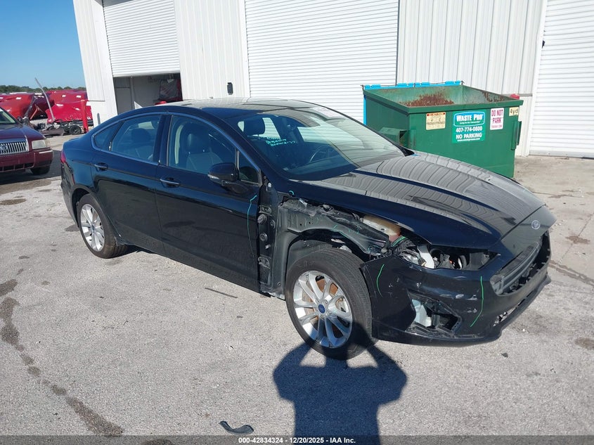 3FA6P0SU1KR223355 2019 Ford Fusion Energi Titanium auction photo 1