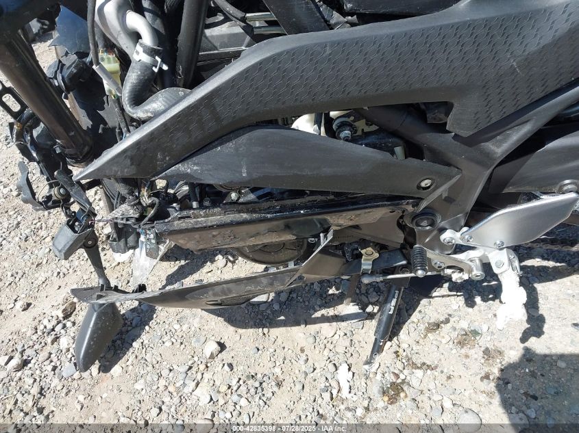 2021 Yamaha Yzfr3 A VIN: MH3RH18Y6MK006963 Lot: 42835398