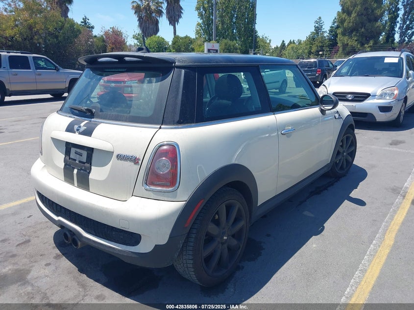 2010 Mini Cooper S VIN: WMWMF7C52ATZ70204 Lot: 42835806