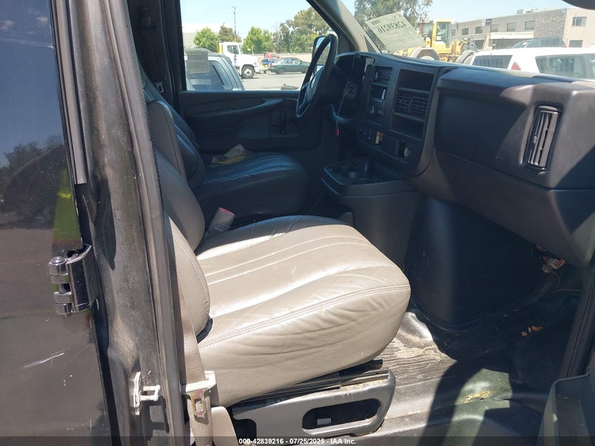 1GCWGGCA2B1168402 2011 Chevrolet Express 2500 Work Van auction photo 1