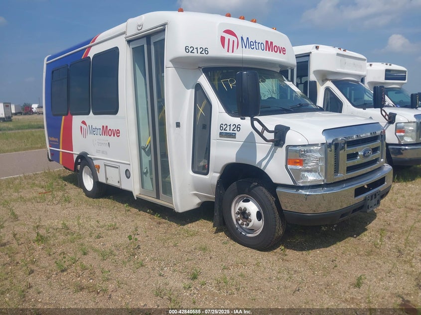 2018 Ford E-350 Cutaway white other gasoline 1FDEE3FS9JDC33172 photo #1