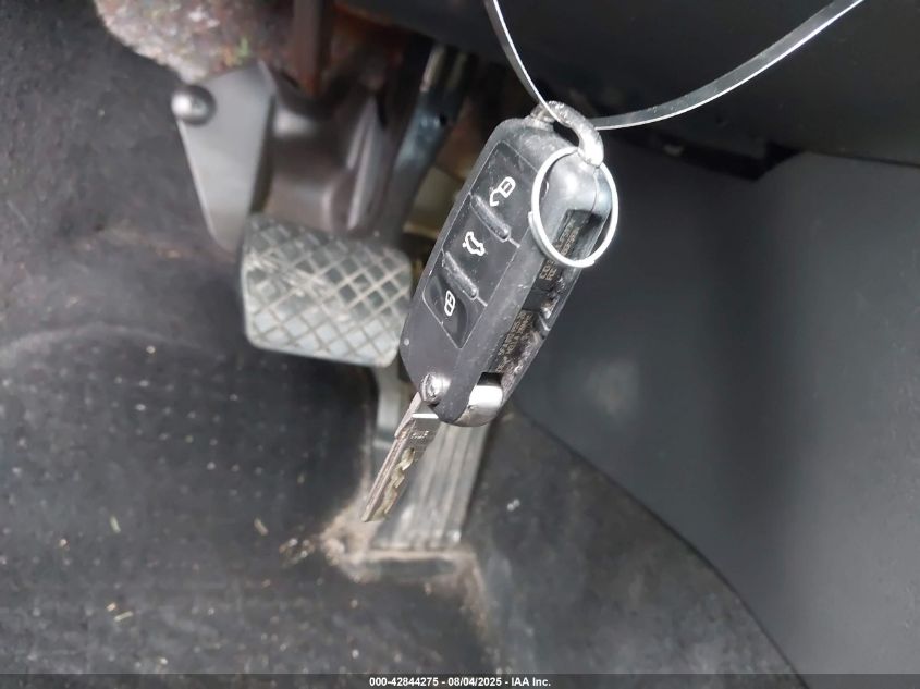 2017 Volkswagen Passat 1.8T S VIN: 1VWAT7A36HC027935 Lot: 42844275