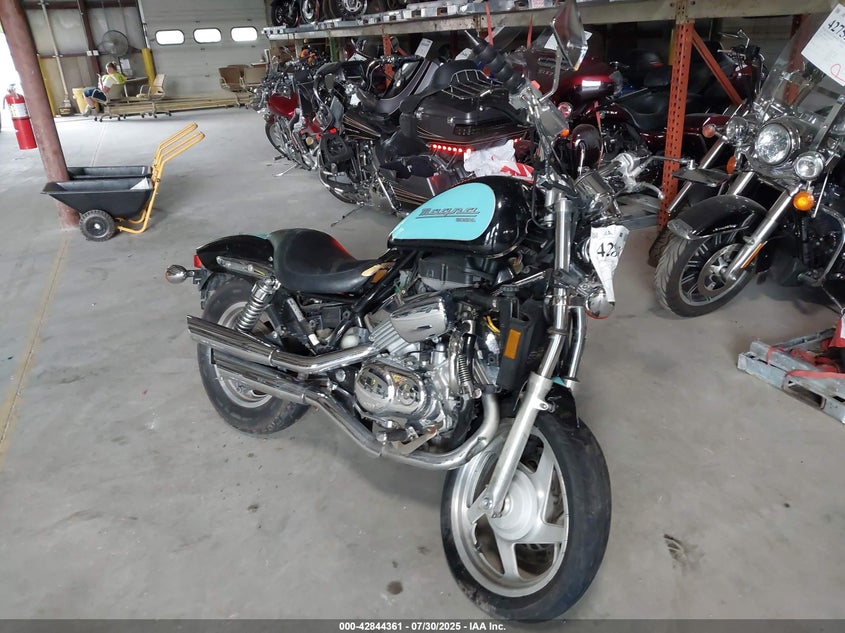JH2RC4334SM001232 1995 Honda Vf750 Cd auction photo 1