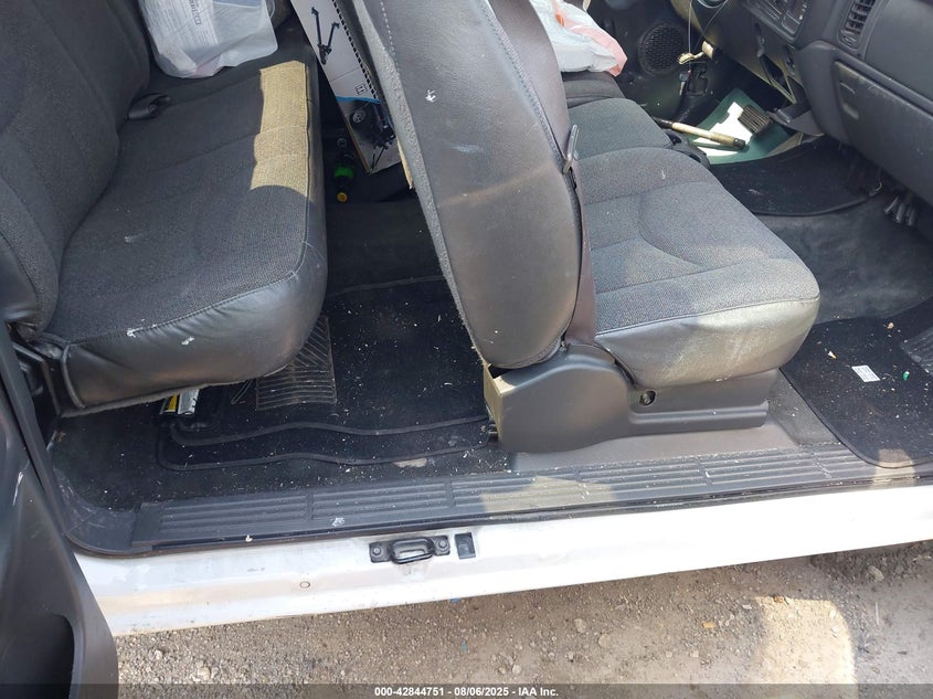 2003 Chevrolet Silverado 1500 Work Truck VIN: 2GCEC19XX31389581 Lot: 42844751