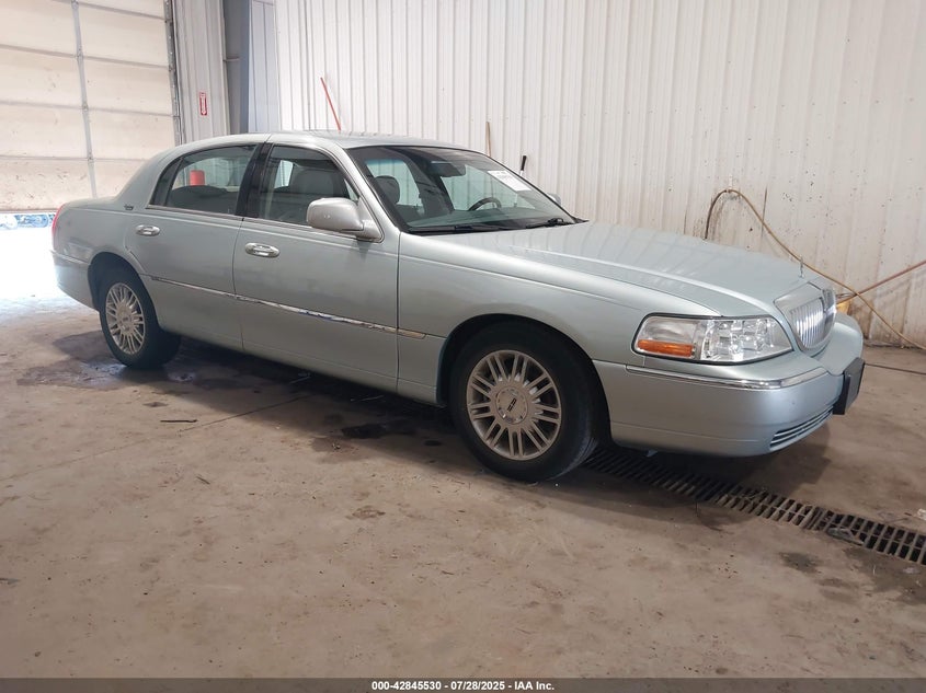 2007 Lincoln Town Car Signature Limited blue sedan flexible 1LNHM82V87Y609259 photo #1