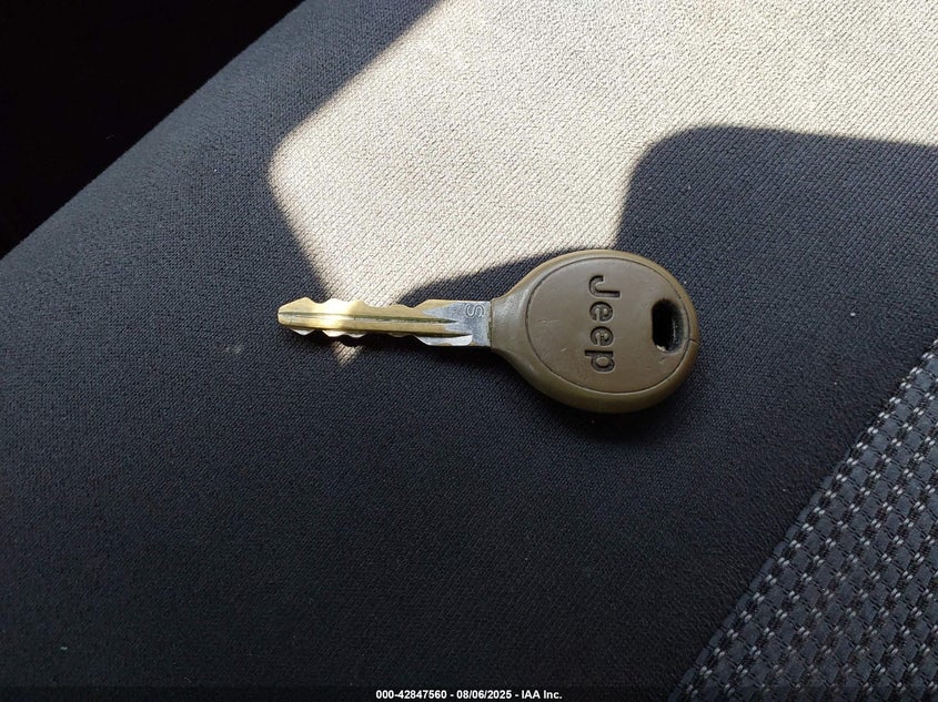 1C4NJPBA1GD715888 2016 JEEP LIBERTY (PATRIOT) photo no. 11