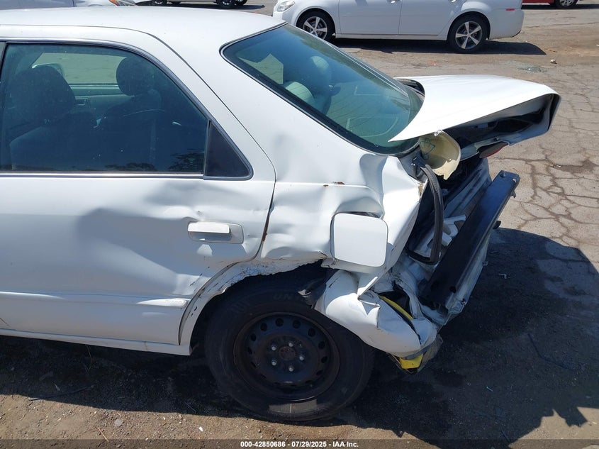 1998 Toyota Camry Le VIN: 4T1BG22K6WU338031 Lot: 42850686