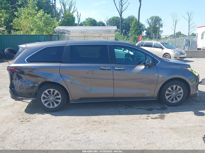 2023 TOYOTA SIENNA XLE - 5TDYSKFC8PS083887
