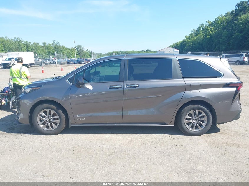 2023 TOYOTA SIENNA XLE - 5TDYSKFC8PS083887