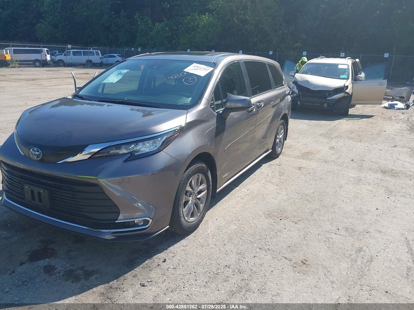 2023 TOYOTA SIENNA XLE - 5TDYSKFC8PS083887