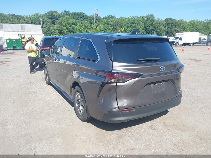 2023 TOYOTA SIENNA XLE - 5TDYSKFC8PS083887