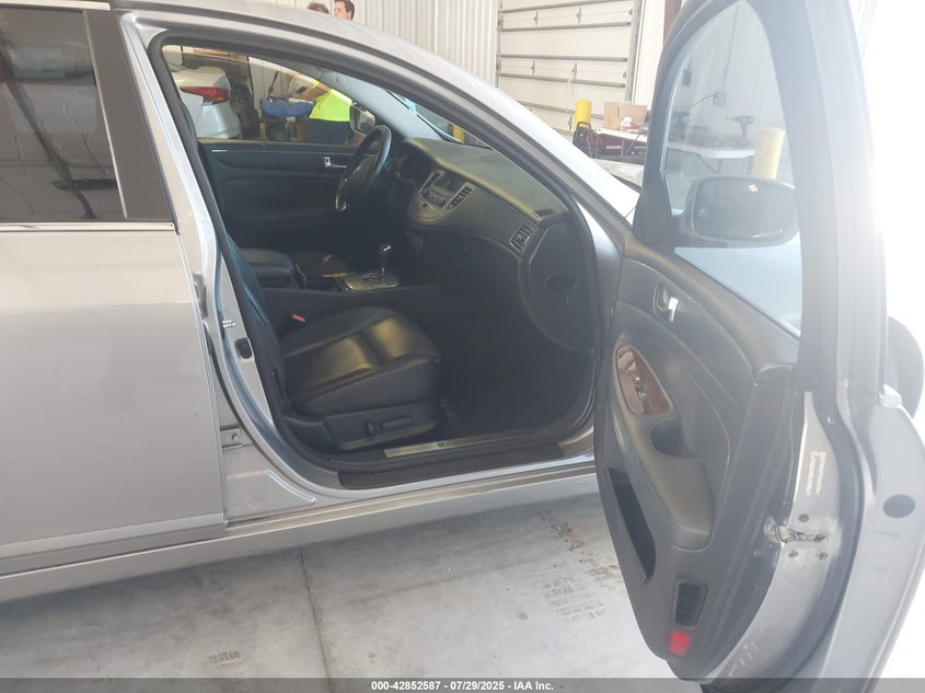 2009 Hyundai Genesis 3.8L VIN: KMHGC46EX9U046565 Lot: 42852587