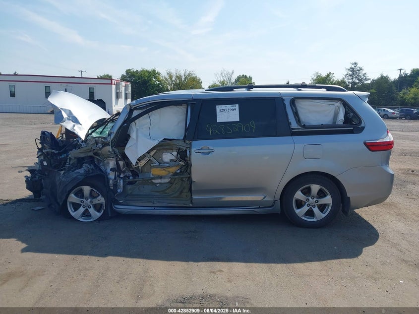 5TDKZ3DC3HS771467 2017 TOYOTA SIENNA photo no. 13