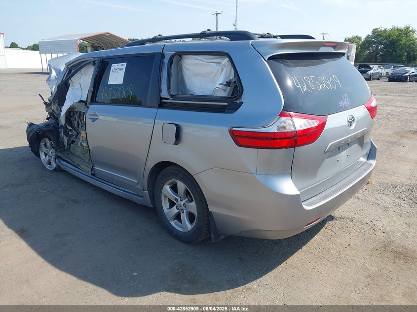 5TDKZ3DC3HS771467 2017 TOYOTA SIENNA photo no. 3