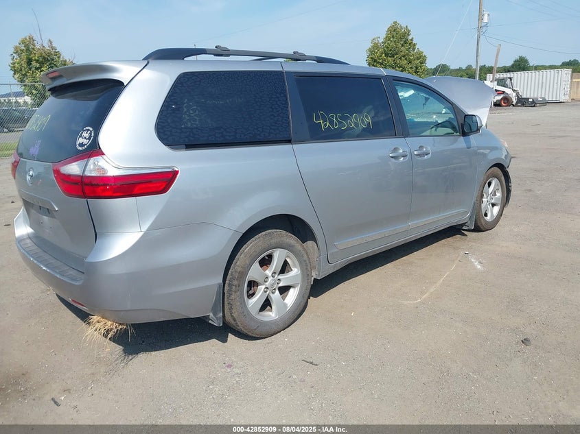 5TDKZ3DC3HS771467 2017 TOYOTA SIENNA photo no. 4