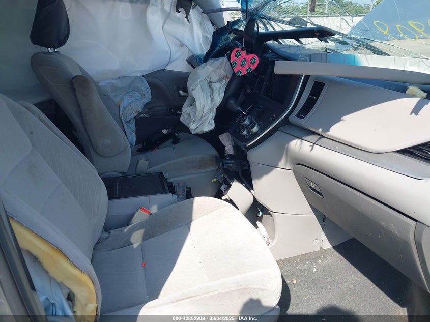 5TDKZ3DC3HS771467 2017 TOYOTA SIENNA photo no. 5