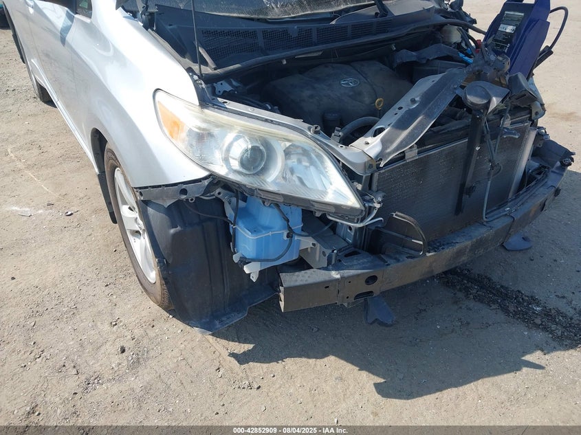 5TDKZ3DC3HS771467 2017 TOYOTA SIENNA photo no. 6
