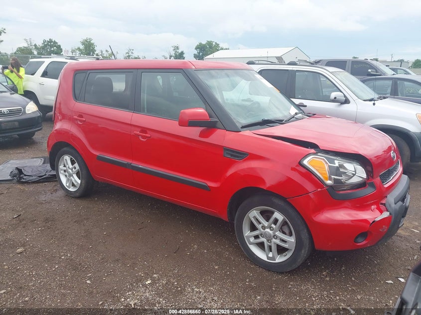 2011 Kia Soul + VIN: KNDJT2A27B7295194 Lot: 42856660