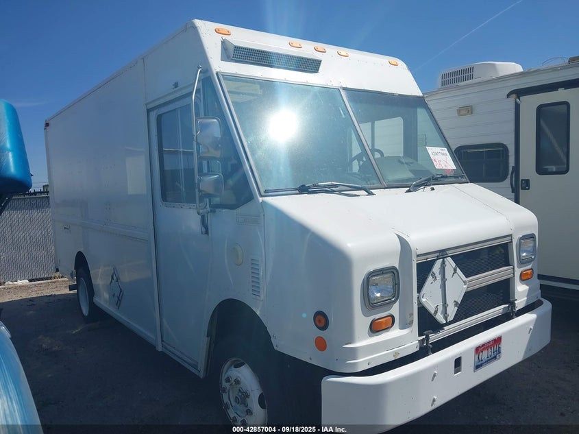 4UZAANBW42CJ99759 2002 Freightliner Chassis M Line Walk-In Van auction photo 1
