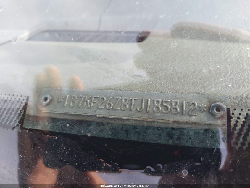 1996 Dodge Ram 2500 VIN: 1B7KF26Z8TJ185812 Lot: 42860431