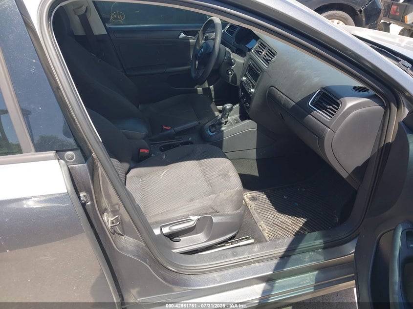 2014 VOLKSWAGEN JETTA 2.0L S - 3VW2K7AJ4EM335931