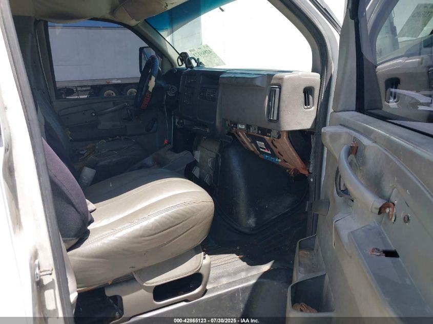 2003 Chevrolet Express Cutaway Base W/C7L/C7N VIN: 1GBJG31U931143549 Lot: 42865123