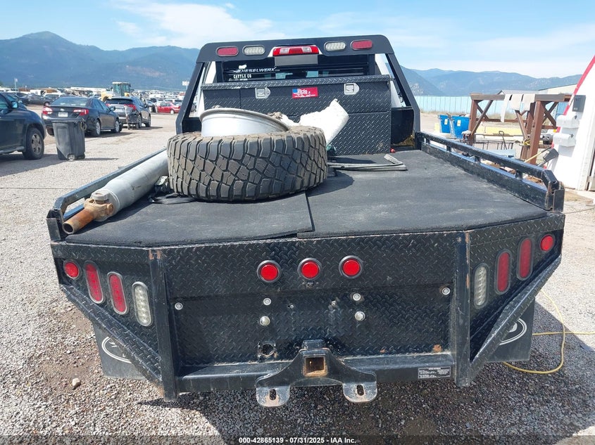 1GT42XEY3JF133997 2018 GMC SIERRA photo no. 18