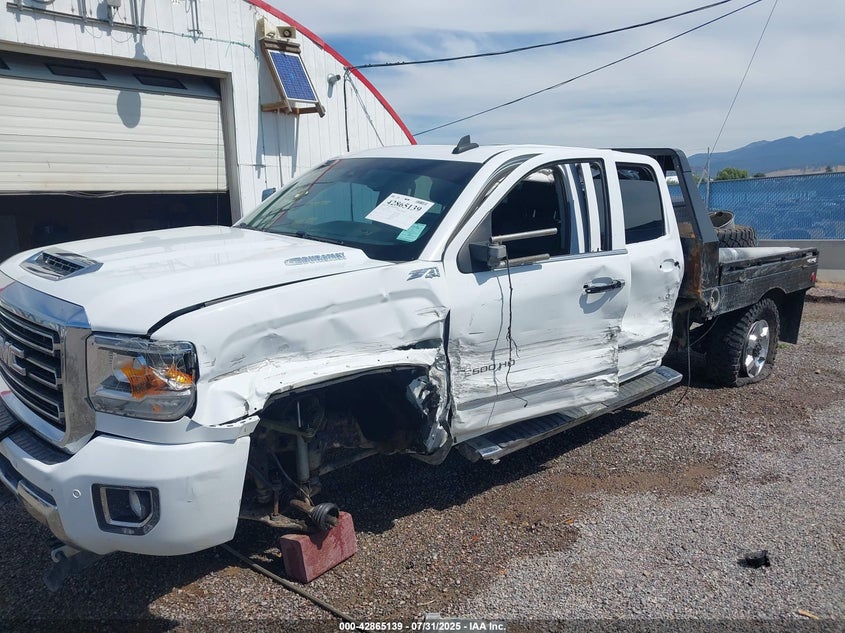 1GT42XEY3JF133997 2018 GMC SIERRA photo no. 11