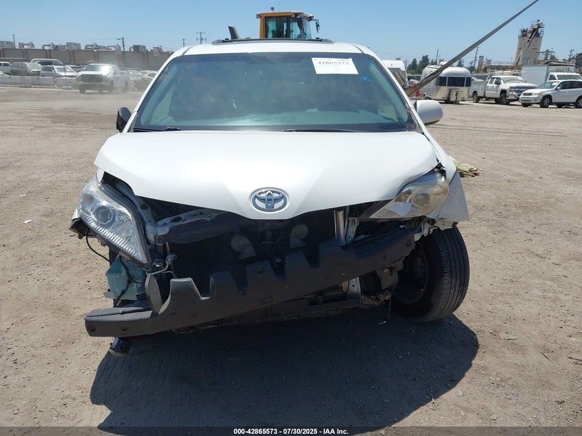 2016 TOYOTA SIENNA XLE 8 PASSENGER - 5TDYK3DC8GS763412