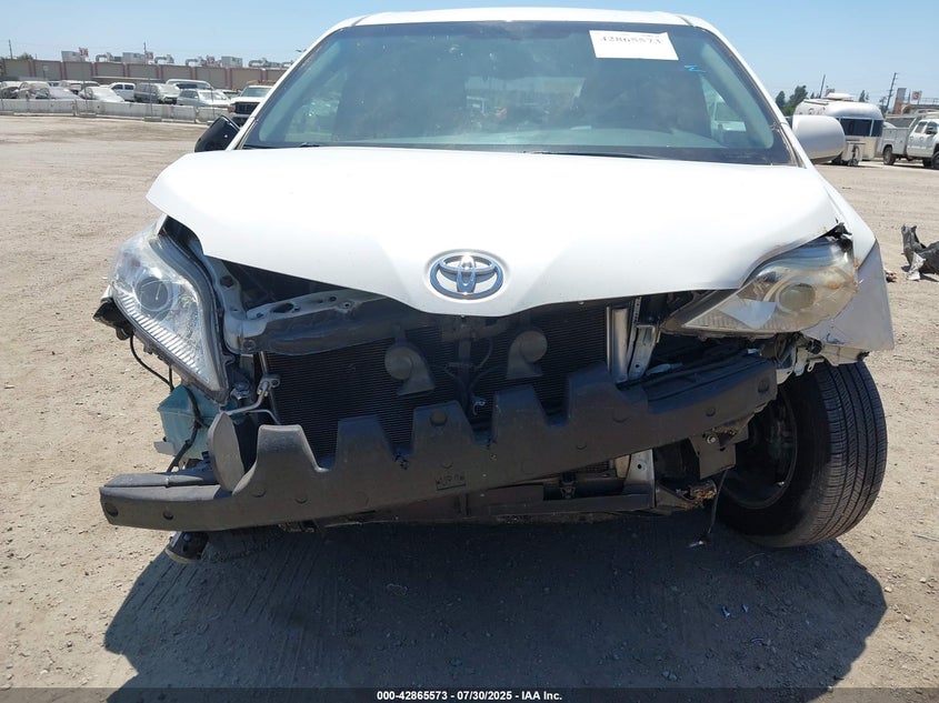 2016 TOYOTA SIENNA XLE 8 PASSENGER - 5TDYK3DC8GS763412