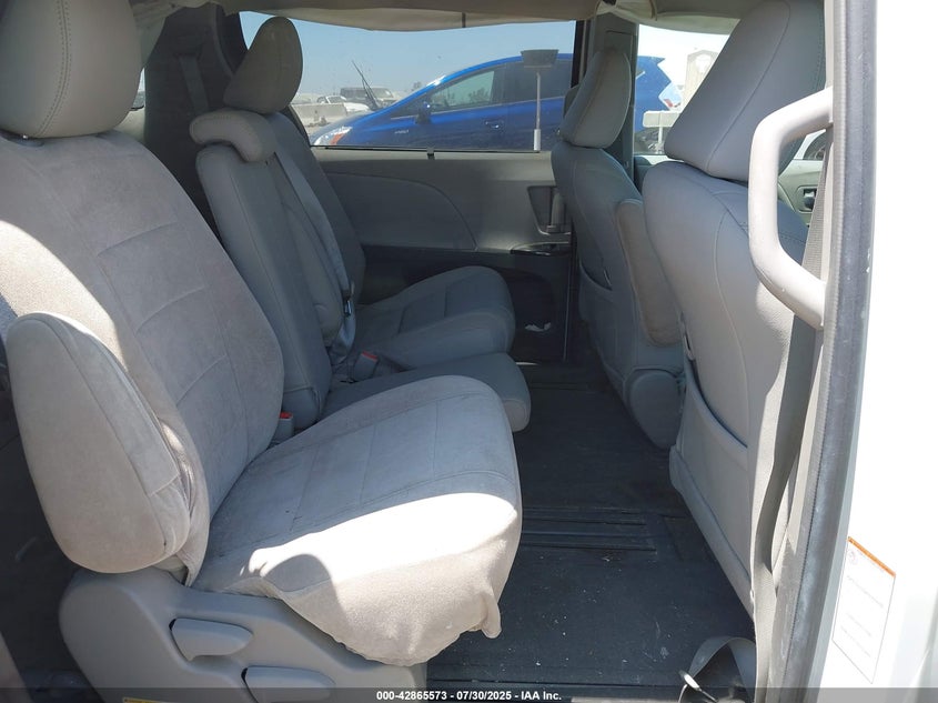 2016 TOYOTA SIENNA XLE 8 PASSENGER - 5TDYK3DC8GS763412