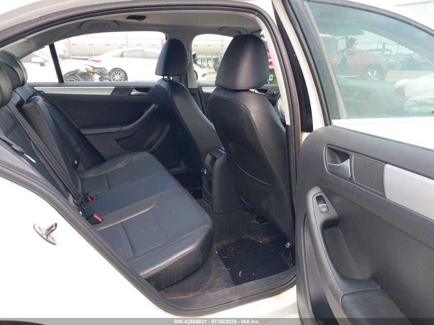 2013 VOLKSWAGEN JETTA 2.5L SE - 3VWDP7AJ8DM404516