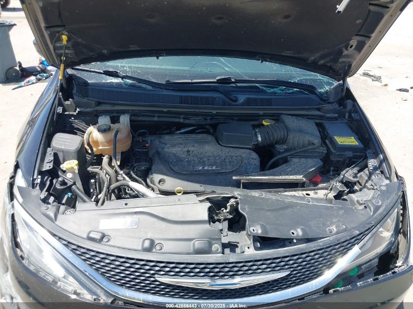 2017 Chrysler Pacifica Touring-L VIN: 2C4RC1BG5HR730325 Lot: 42866443