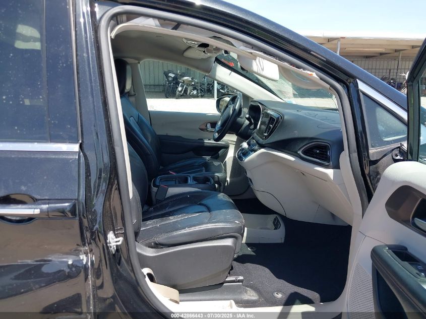 2017 Chrysler Pacifica Touring-L VIN: 2C4RC1BG5HR730325 Lot: 42866443