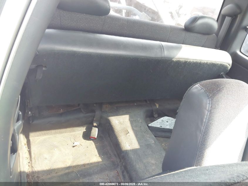 2000 Chevrolet Silverado K2500 VIN: 1GCGK29U0YE272556 Lot: 42866673