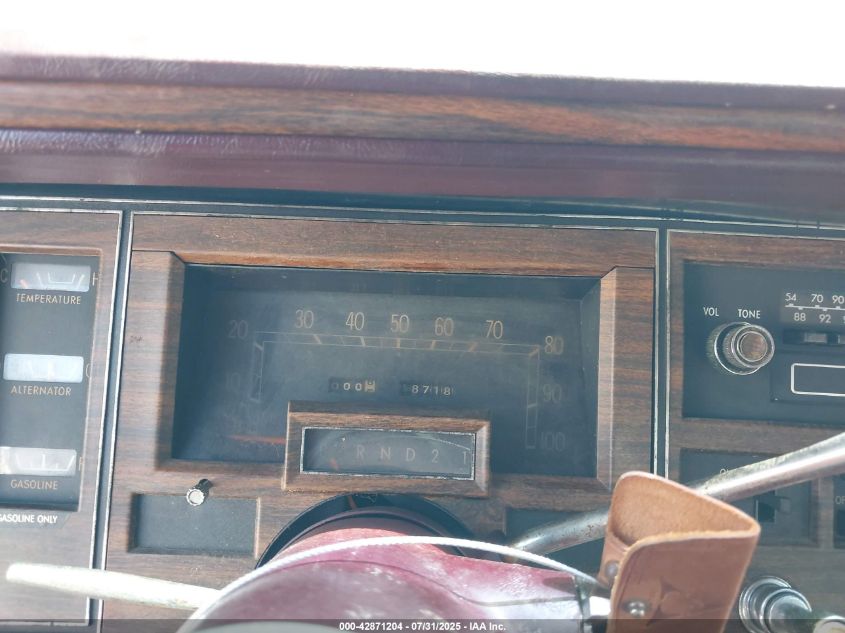 1975 Chrysler Imperial VIN: YM23T5C146002 Lot: 42871204