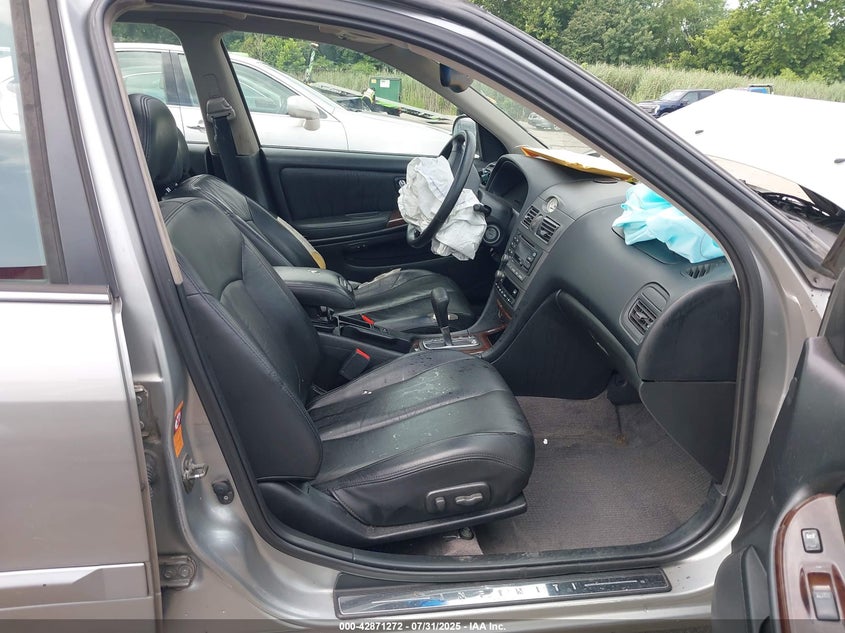 JNKCA31A81T014715 2001 INFINITI I photo no. 5