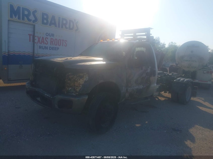 1FDUF5HT3FEC62632 2015 FORD F550 photo no. 2